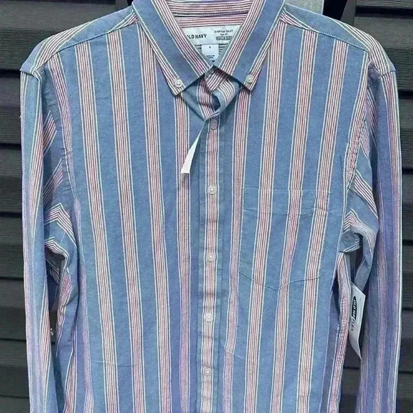 Brand New Men’s Old Navy Slim Fit Bottom Down Shirt - Picture 2 of 3